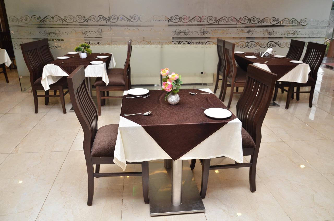 Regal Hotel And Restaurant Mathura Extérieur photo