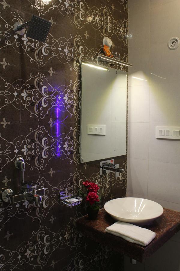 Regal Hotel And Restaurant Mathura Extérieur photo