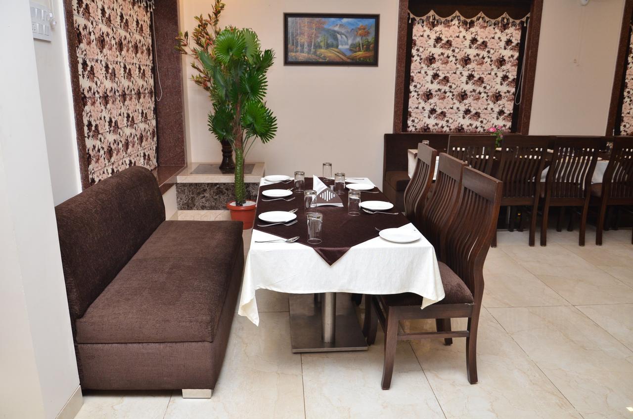 Regal Hotel And Restaurant Mathura Extérieur photo