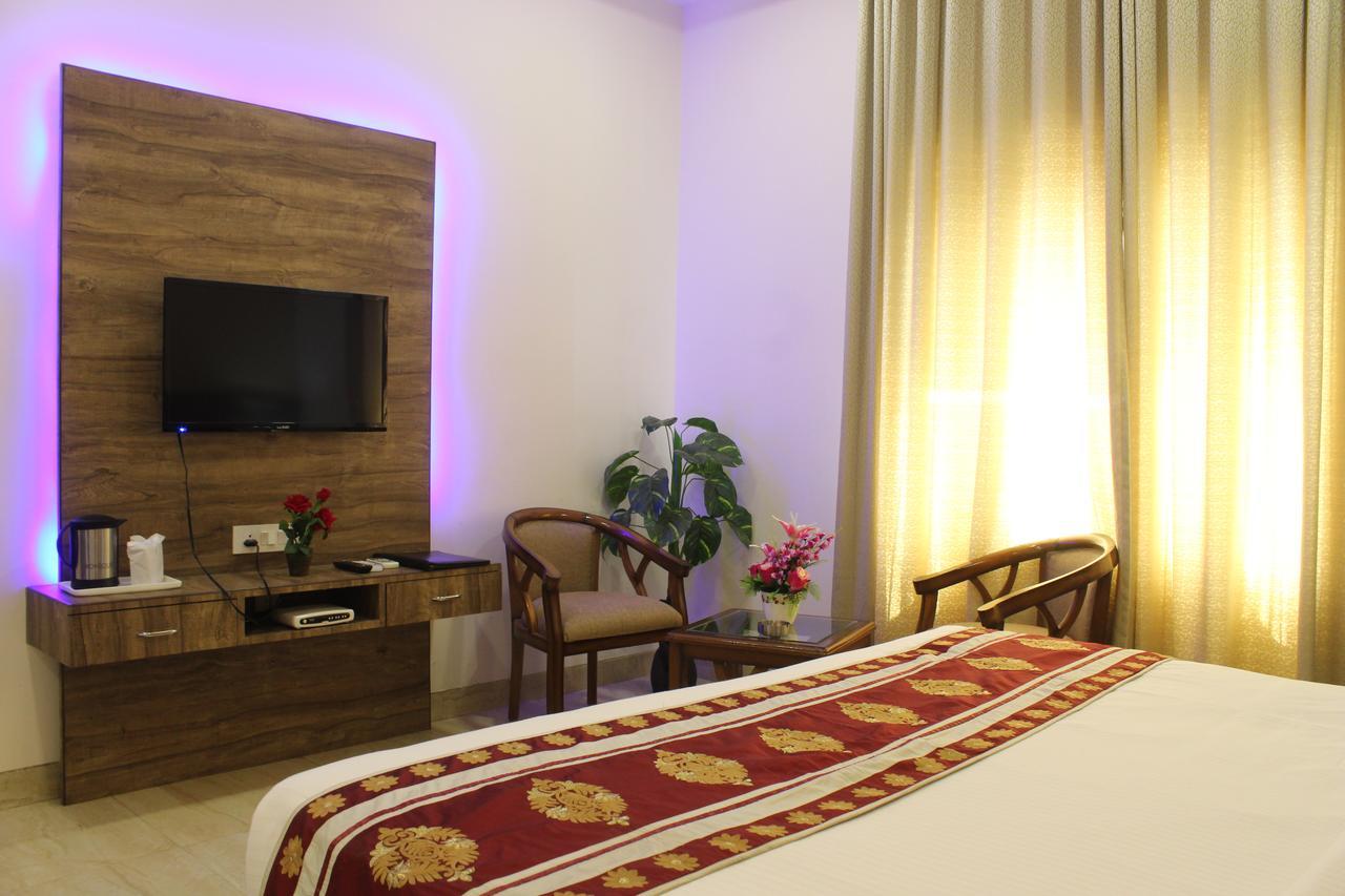 Regal Hotel And Restaurant Mathura Extérieur photo