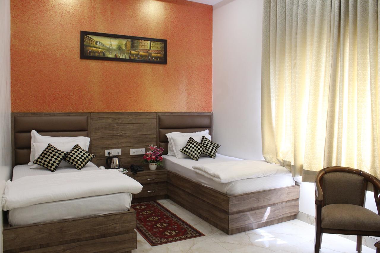 Regal Hotel And Restaurant Mathura Extérieur photo
