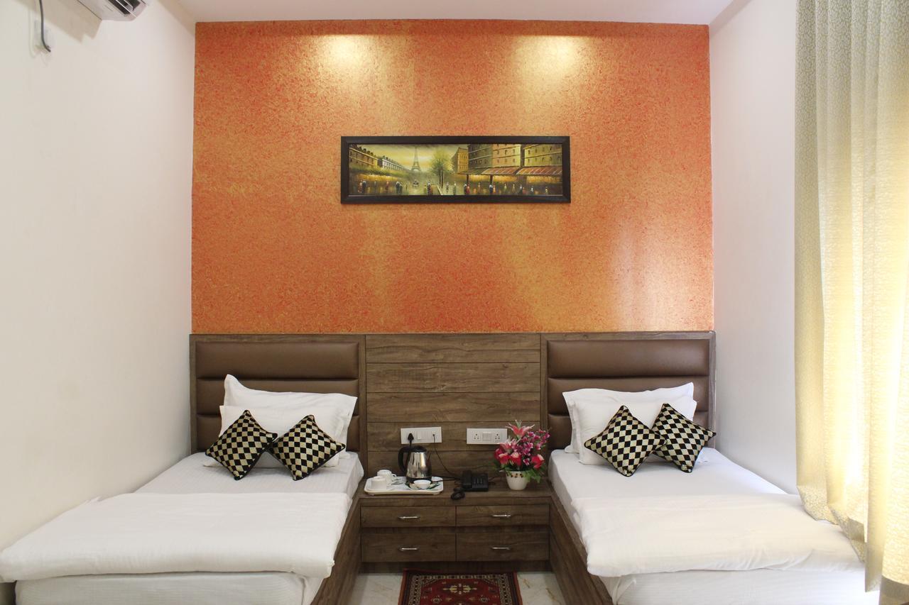 Regal Hotel And Restaurant Mathura Extérieur photo