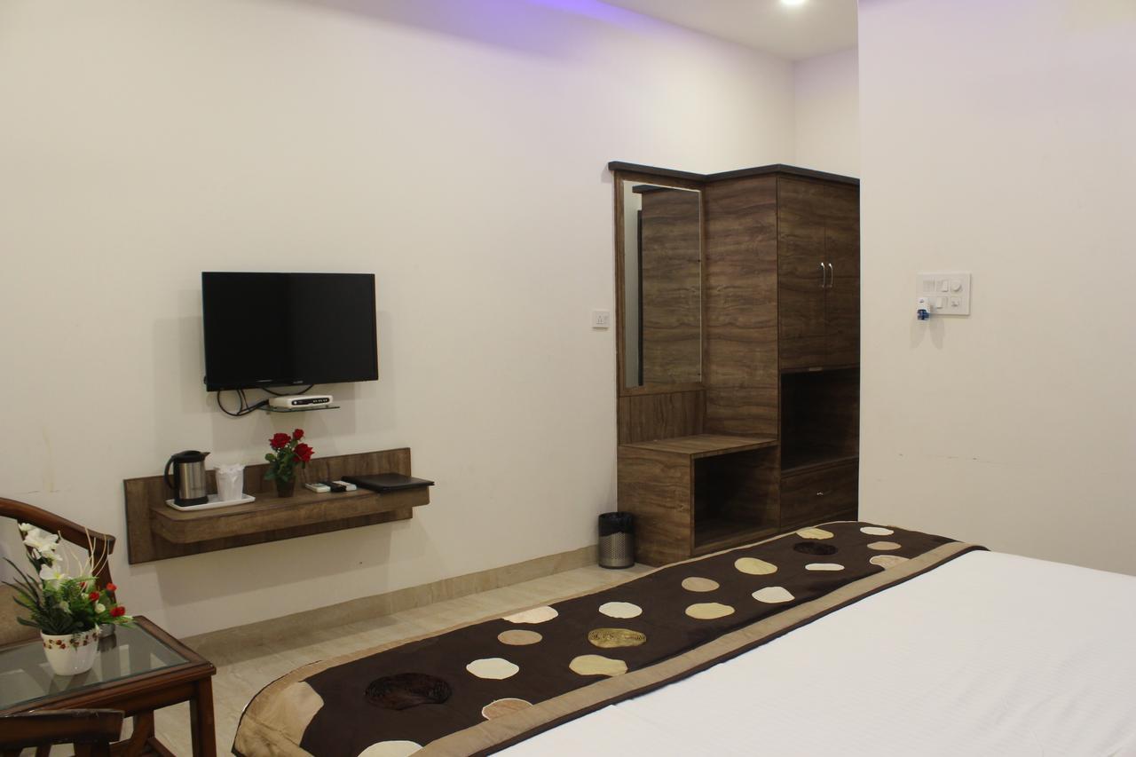 Regal Hotel And Restaurant Mathura Extérieur photo