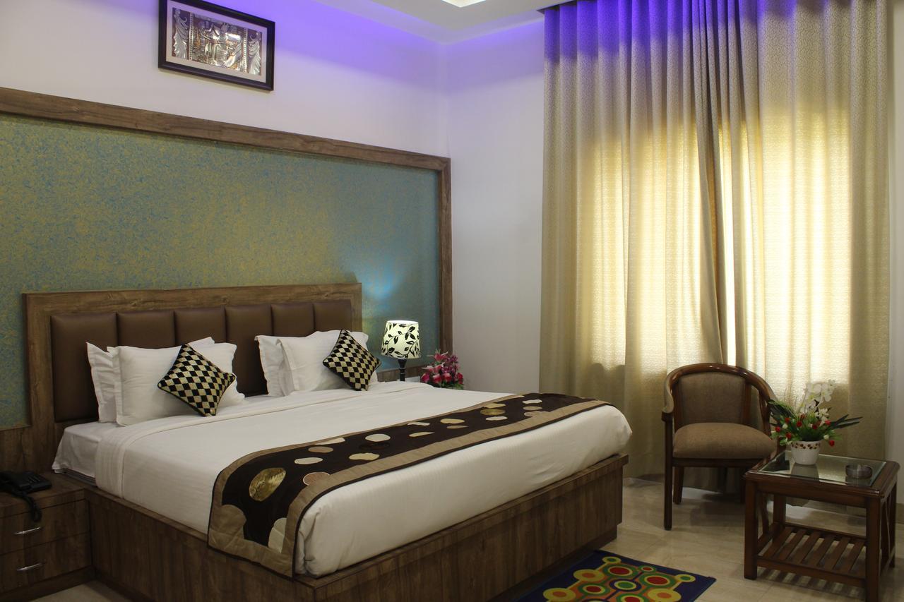 Regal Hotel And Restaurant Mathura Extérieur photo