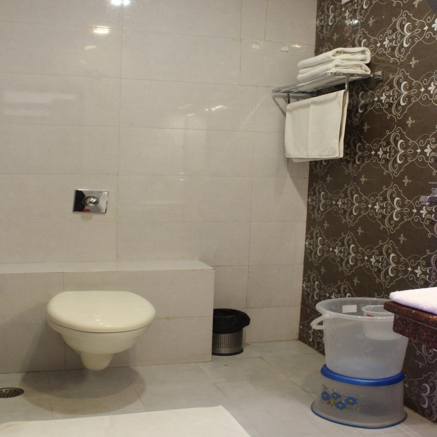 Regal Hotel And Restaurant Mathura Extérieur photo