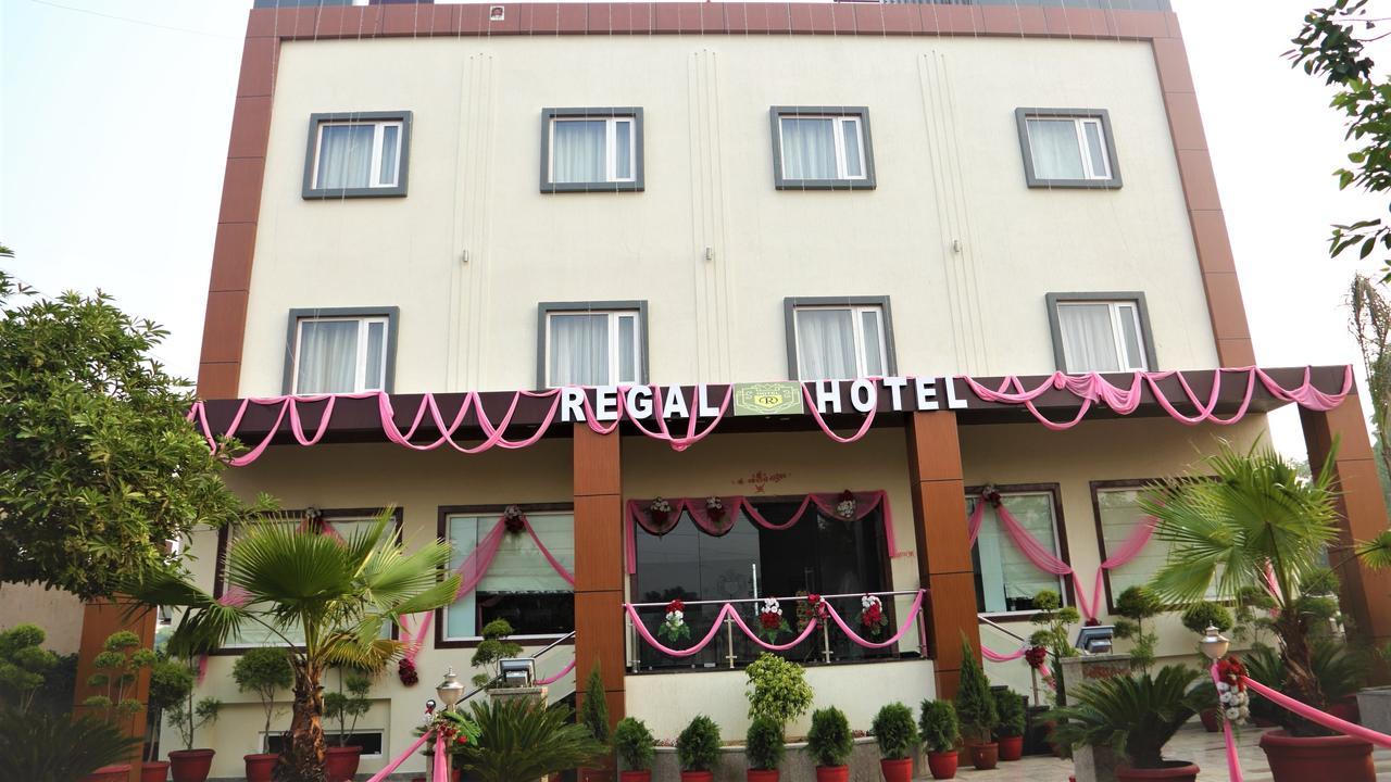 Regal Hotel And Restaurant Mathura Extérieur photo